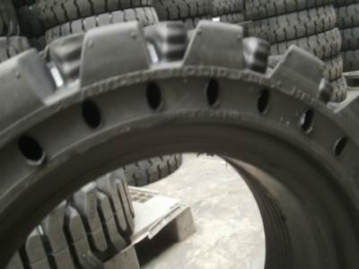 ITL滑移式装载机实心轮胎
